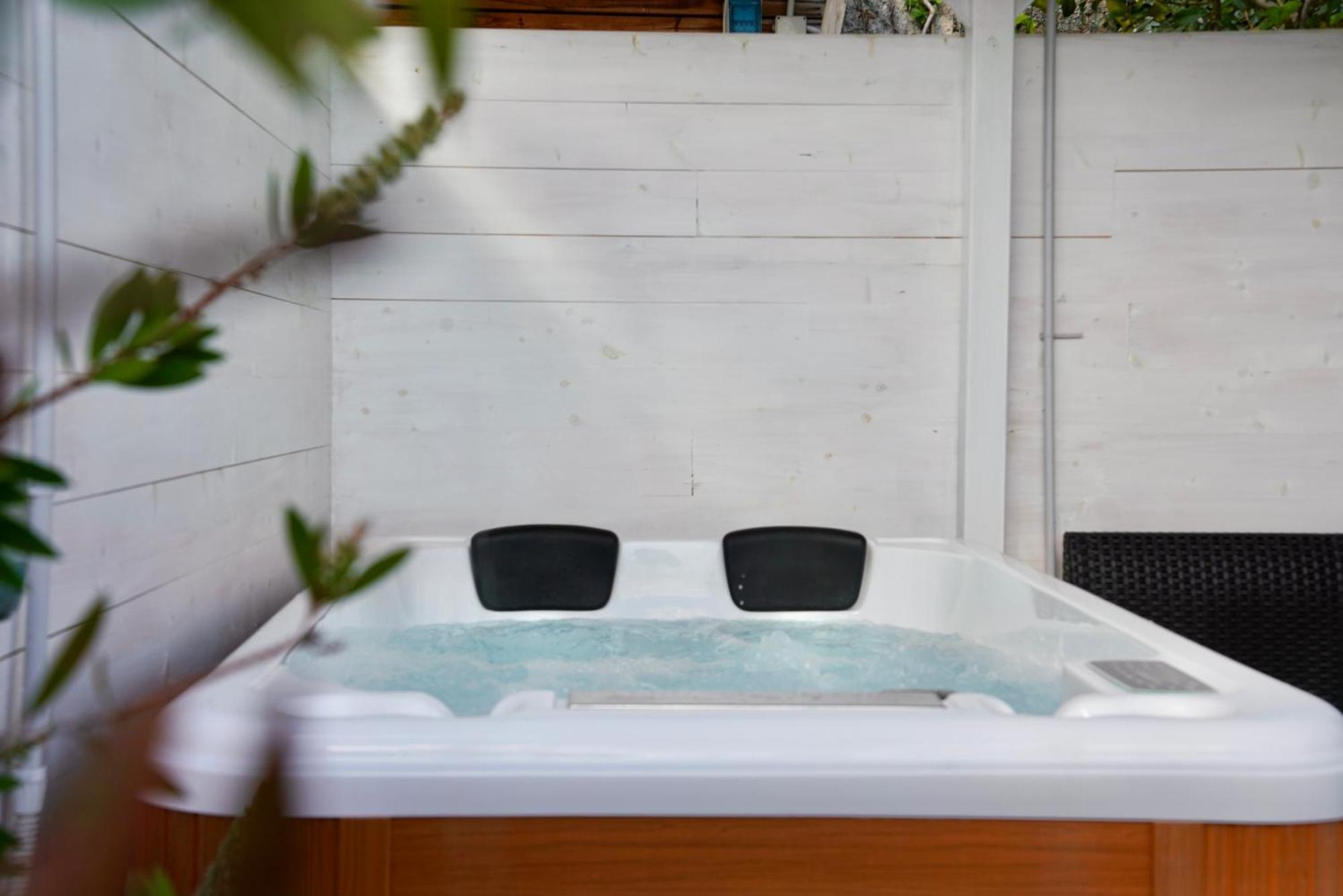 Hotel Starsbox Jacuzzi Privata E Piscina Vista Mare Celle Ligure Exterior foto