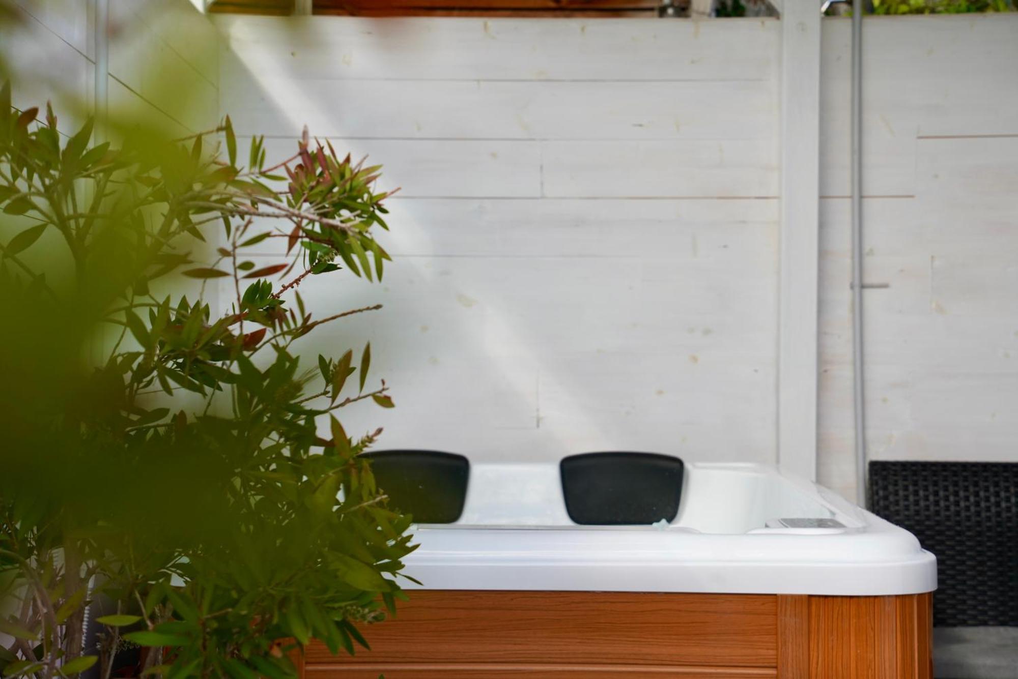 Hotel Starsbox Jacuzzi Privata E Piscina Vista Mare Celle Ligure Exterior foto