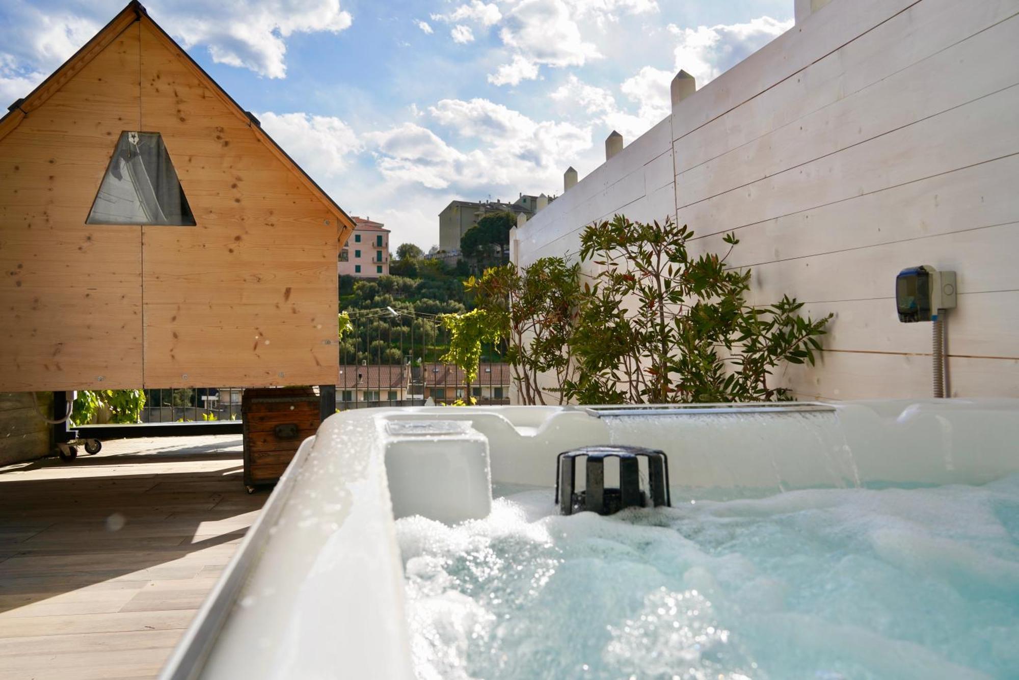 Hotel Starsbox Jacuzzi Privata E Piscina Vista Mare Celle Ligure Exterior foto